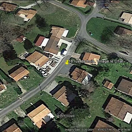 18 Village Le Chat Ecuras